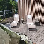 V Tee House