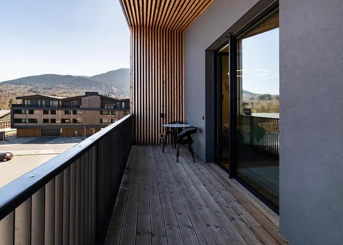 V Tee House