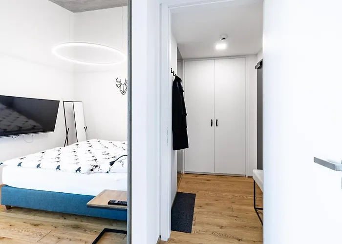 V Tee House *